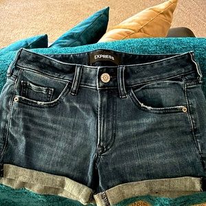 Express Mid Rise Shortie